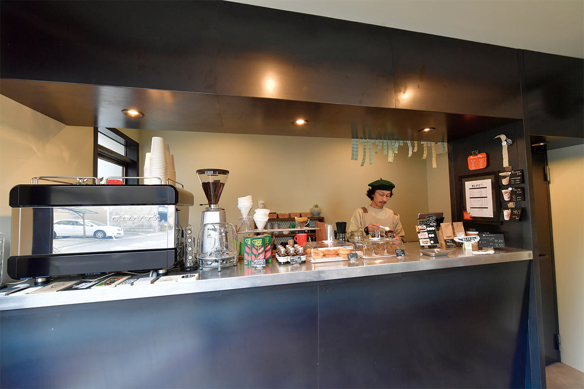 コーヒーや紅茶といったドリンクのほか、ホットサンドなどの軽食も販売しています