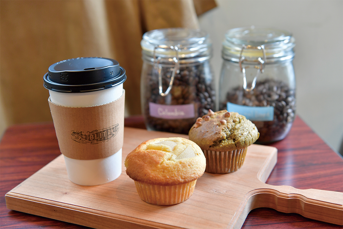 オリジナルブレンド珈琲8oz /380円、マフィン/各320円(すべて税込)